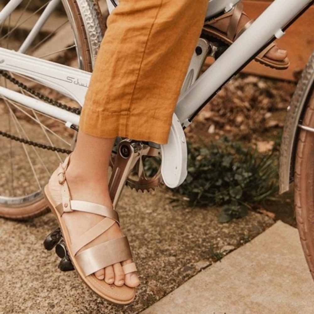 Sorel Ella Criss Cross Summer Sandles Golden Bronze Molded Sole Toe Ring Size 8